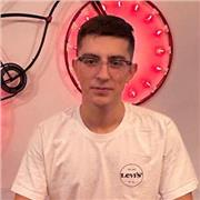 studente al quarto anno del liceo scientifico è disponibile ad impartire lezioni di matematica e fisica